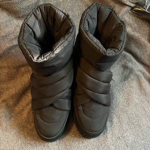 PRICE FIRM Ugg Montara boots